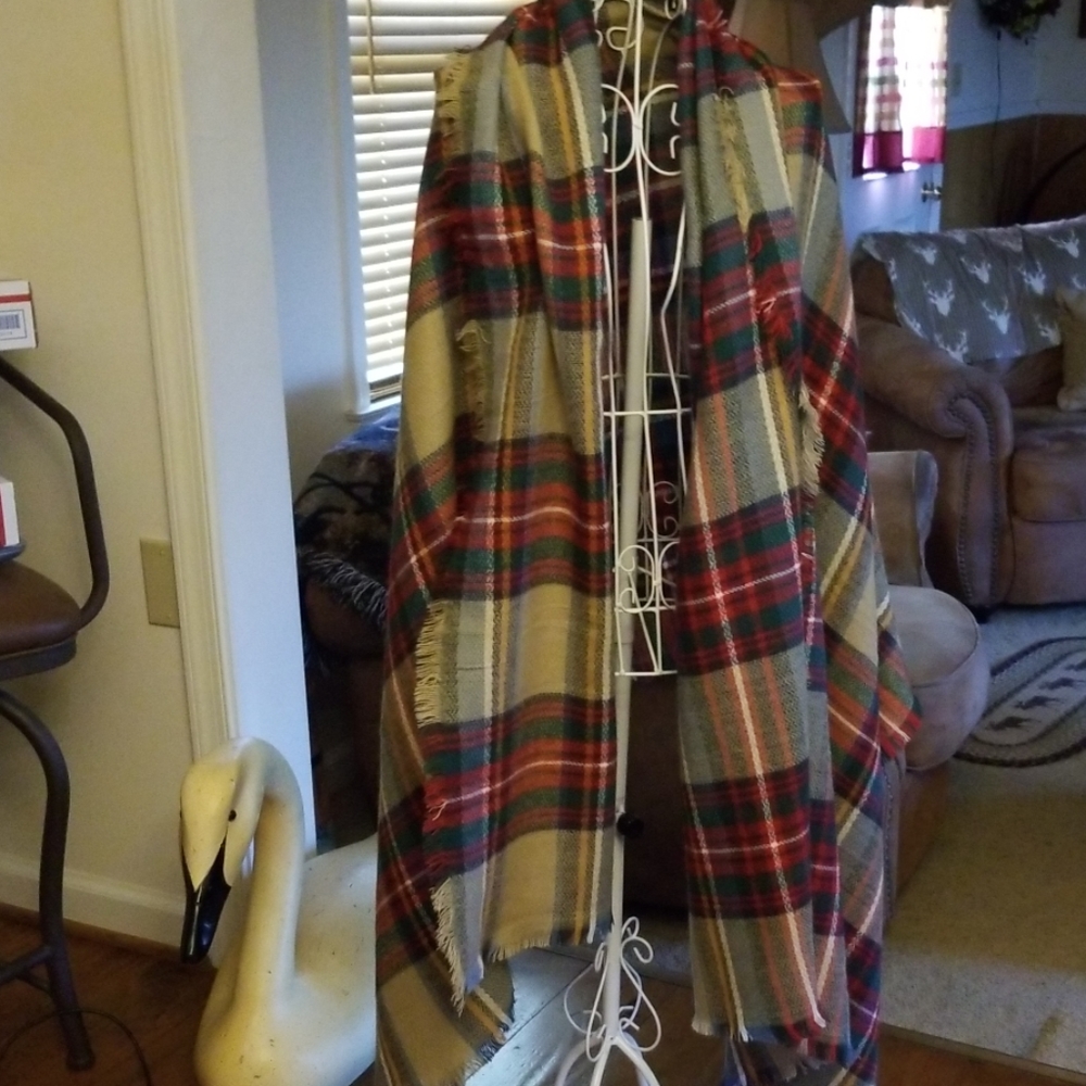 Large plaid shawl/scarf wrap - Picture 2 of 8